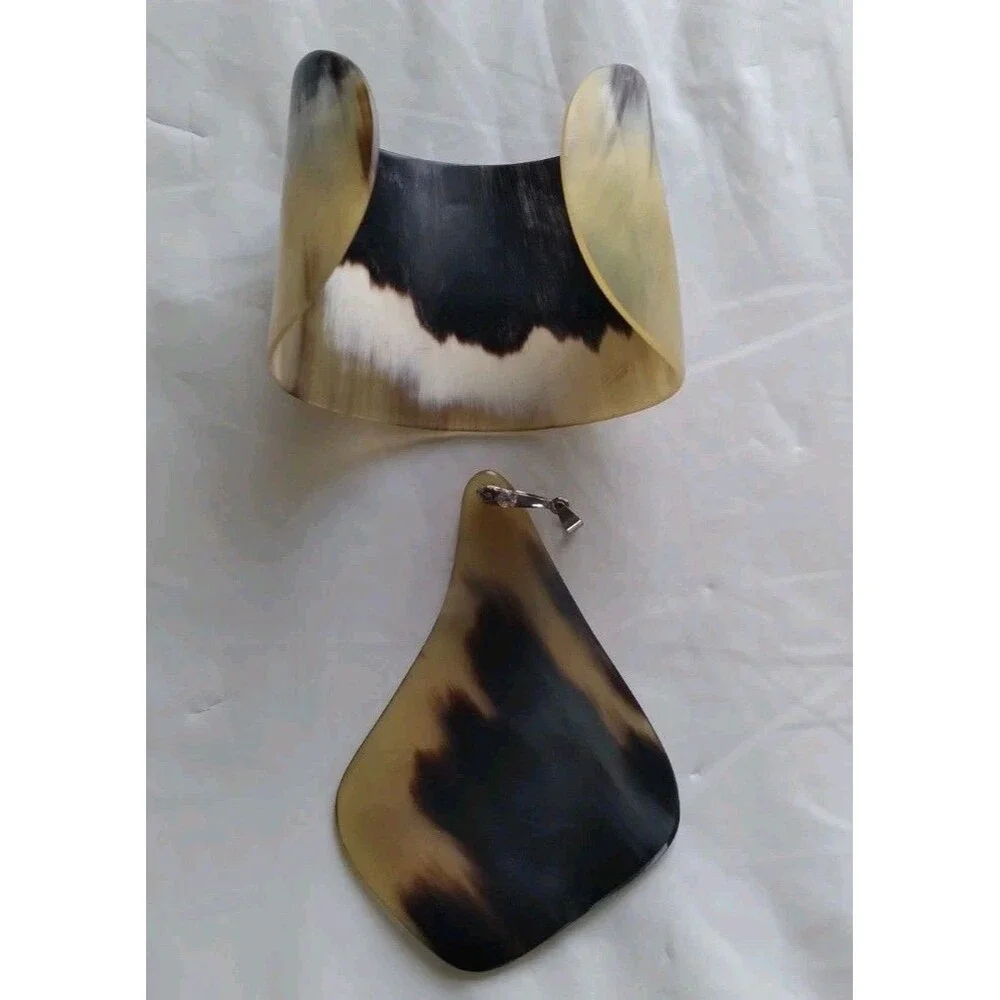 Handcrafted Cuff Natural Dairy Buffalo Horn Pendant Charm And Bracelet